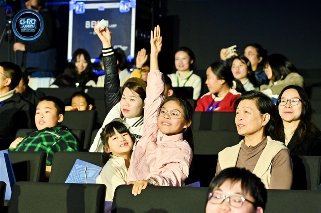 还能这么“玩”？2025首届国际人形机器人街舞邀请赛高光时刻(图8)