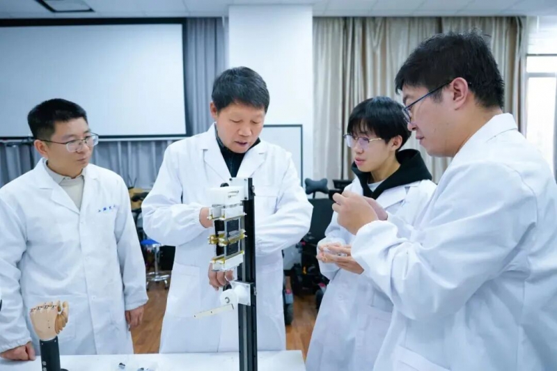 上海科学家团队为软体机器人开发高性能的电作动人工肌肉(图1)