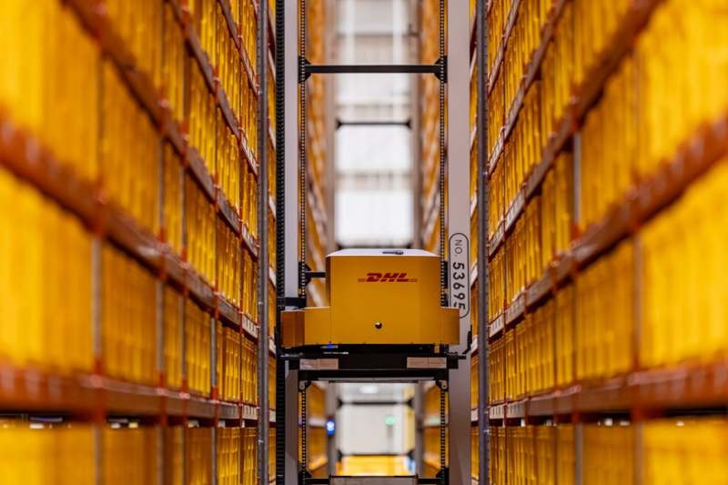 极智嘉（2590.HK）连夺亿元级大单！AI+机器人技术引领全球仓储智能化浪潮(图1)