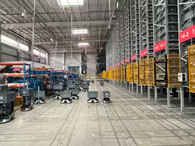 京东全球首个智能物流机器人超级工厂落地无锡(图1)