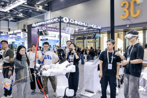 IROS 2025观察 | 宇树、智元、众擎、鹿明：人形机器人赛道“群雄并起”，应用落地路径渐明(图2)