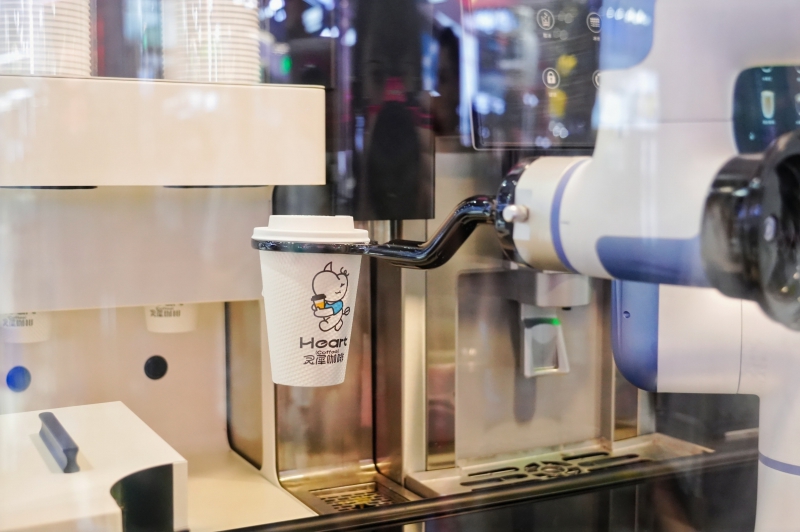 越疆的“关键一跃”：工博会展示从机械臂到人形机器人，按下“具身工业”产业加速键(图7)