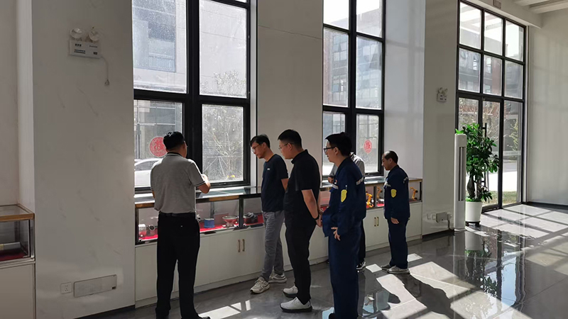 中钢集团西安重机有限公司马总等一行领导再度莅临国盛激光(图2)