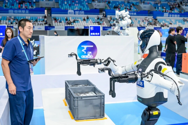 人形机器人史上首个百米“飞人”诞生!(图3) 人形机器人史上首个百米“飞人”诞生!(图3)