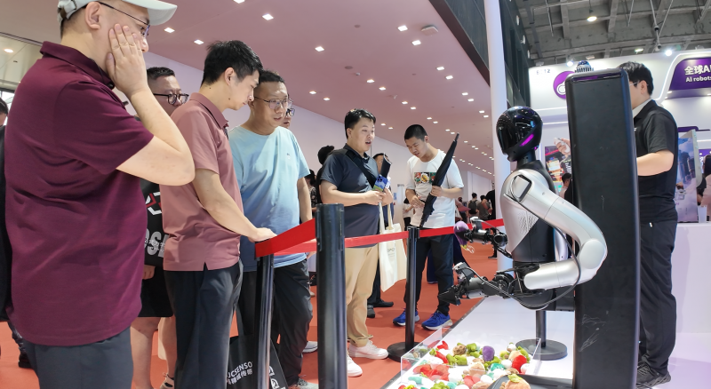 零次方将场景带到WRC现场,彰显具身智能技术极限与产品极致稳定(图2) 零次方将场景带到WRC现场,彰显具身智能技术极限与产品极致稳定(图2)