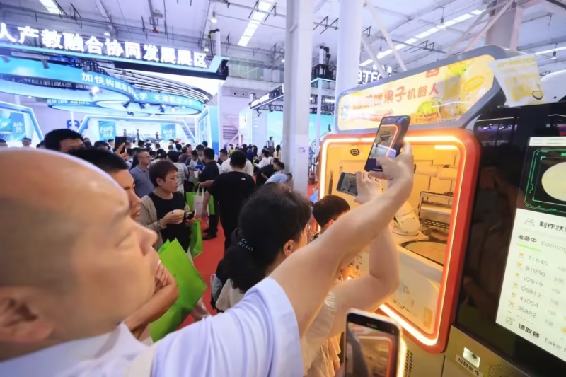 口味增至 36 种,久秉第八代煎饼机器人将于 9 月发布(图1) 口味增至 36 种,久秉第八代煎饼机器人将于 9 月发布(图1)