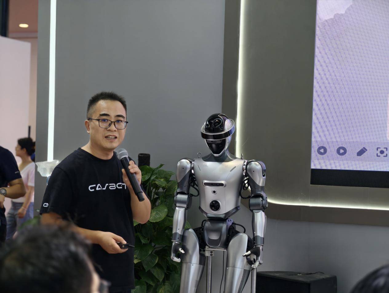 WRC 2025｜从人形到末端，灵宝CASBOT描绘“共生系统”全景，构筑真实落地的协作蓝本(图7)