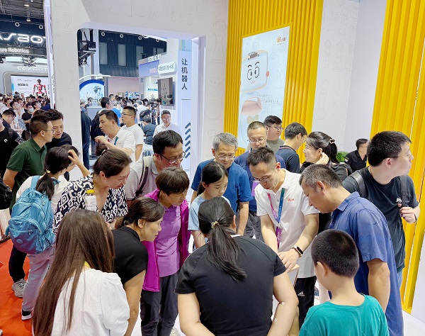 小丽养老机器人绽放健康与温情陪伴 ——来自世界机器人大会报道(图3) 小丽养老机器人绽放健康与温情陪伴 ——来自世界机器人大会报道(图3)