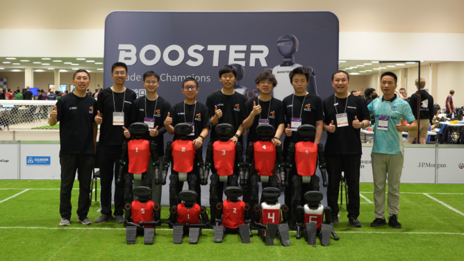 世界杯冠军机器人WRC首亮相!展现具身智能新高度(图2) 世界杯冠军机器人WRC首亮相!展现具身智能新高度(图2)