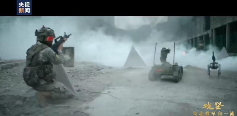 我国陆军无人化作战模式首次披露,无人机蜂群与机器狼协同作战演习(图1) 我国陆军无人化作战模式首次披露,无人机蜂群与机器狼协同作战演习(图1)