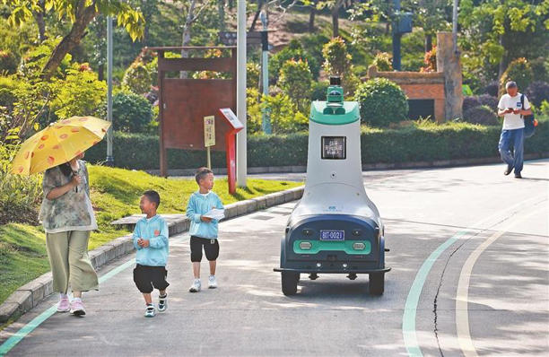 安防机器人巡园(图1) 安防机器人巡园(图1)