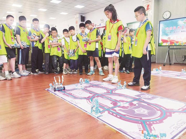 平和:机器人赛场竞技(图1) 平和:机器人赛场竞技(图1)