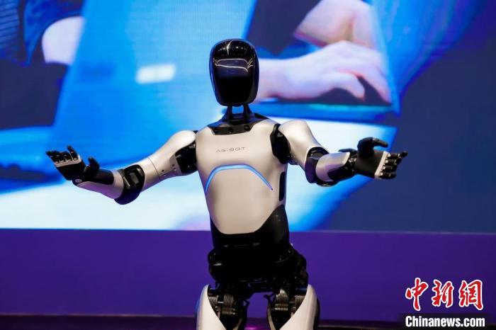 上海诞生全球首个同时拥有中美欧认证的人形机器人(图1) 上海诞生全球首个同时拥有中美欧认证的人形机器人(图1)