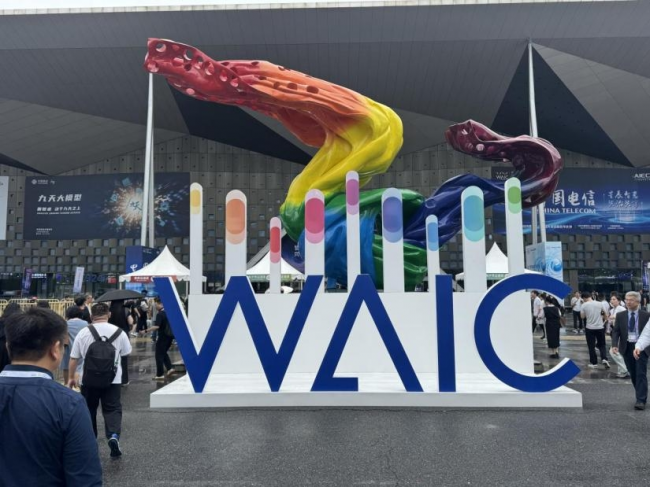 全球首发!智慧尘埃Asmote在WAIC 2025发布,首款“轻量化毫米波专网终端”,三大场景一次打通(图1) 全球首发!智慧尘埃Asmote在WAIC 2025发布,首款“轻量化毫米波专网终端”,三大场景一次打通(图1)