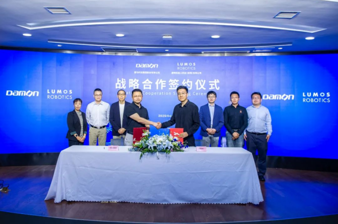 Lumos鹿明机器人与德马科技达成战略合作 共推具身智能物流领域规模化落地(图1)