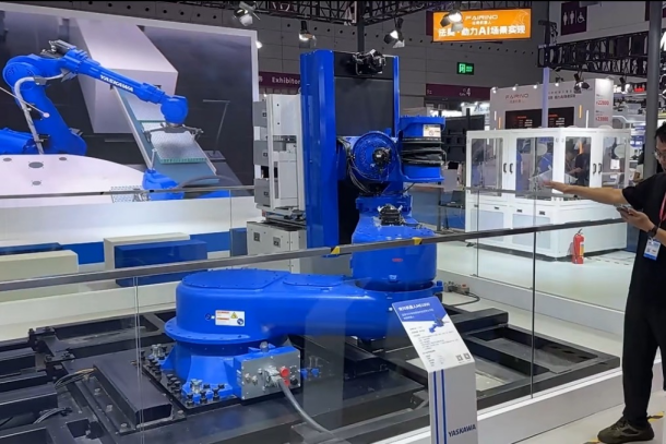 工业巨头深圳大秀实力！机器人乐队燃爆现场，1吨重载SCARA重磅亮相(图2)