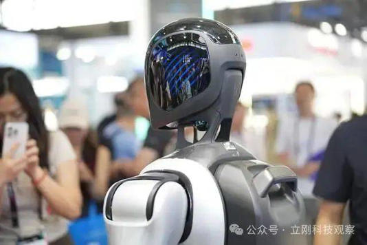 MWC上海：智元机器人引领通信行业智能化服务新潮流(图1)