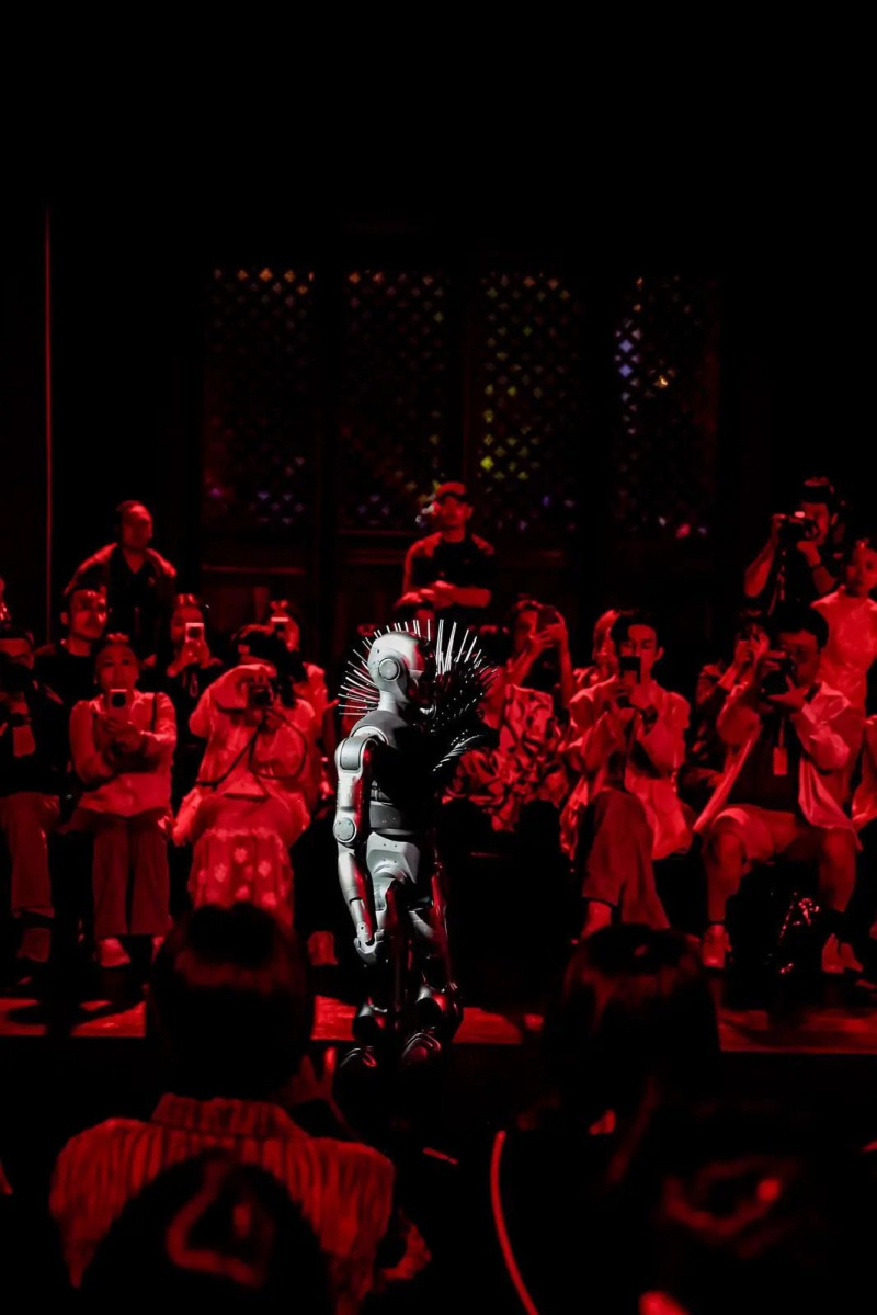 深圳人形机器人“超模”首秀濮院(图4)