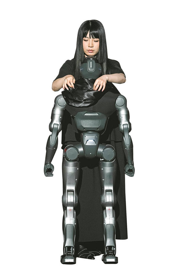 科技对撞时尚，广东智造亮相濮院时装周 机器人酷炫走秀，背后有何大乾坤？(图1)