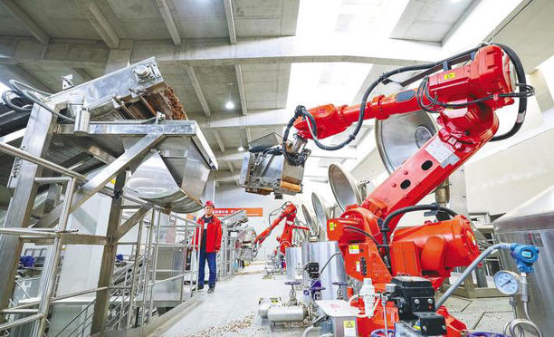 智能机器人在石花酒业上岗酿酒(图1) 智能机器人在石花酒业上岗酿酒(图1)