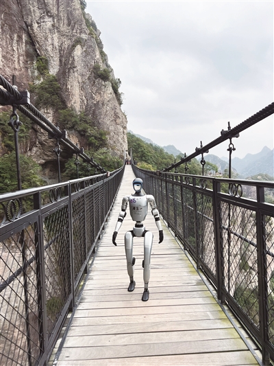 智能机器人成景区明星 雁荡“焕新”文旅场景(图1)