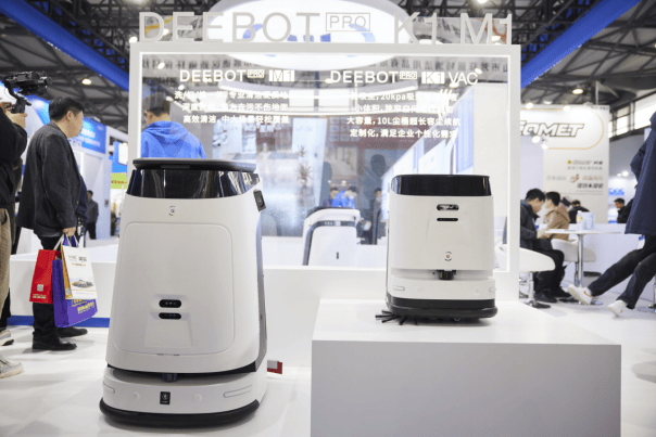 机器人加码智慧酒店！科沃斯商用清洁机器人在2025 CCE清洁展有何惊喜(图2)