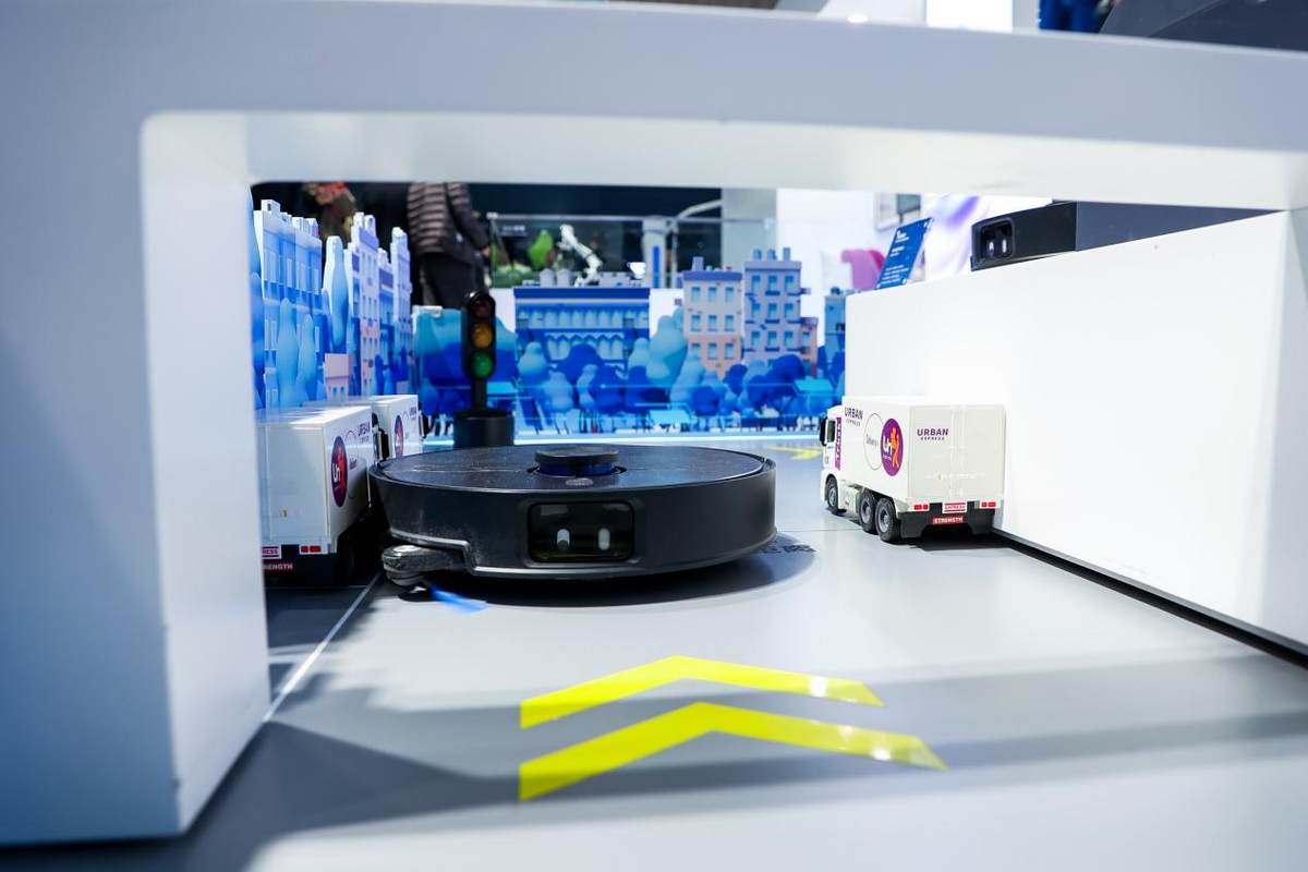 智能清洁再升级!海尔全智能扫拖机器人V40系列:AI主动寻污,终结“指令式”清洁(图4) 智能清洁再升级!海尔全智能扫拖机器人V40系列:AI主动寻污,终结“指令式”清洁(图4)