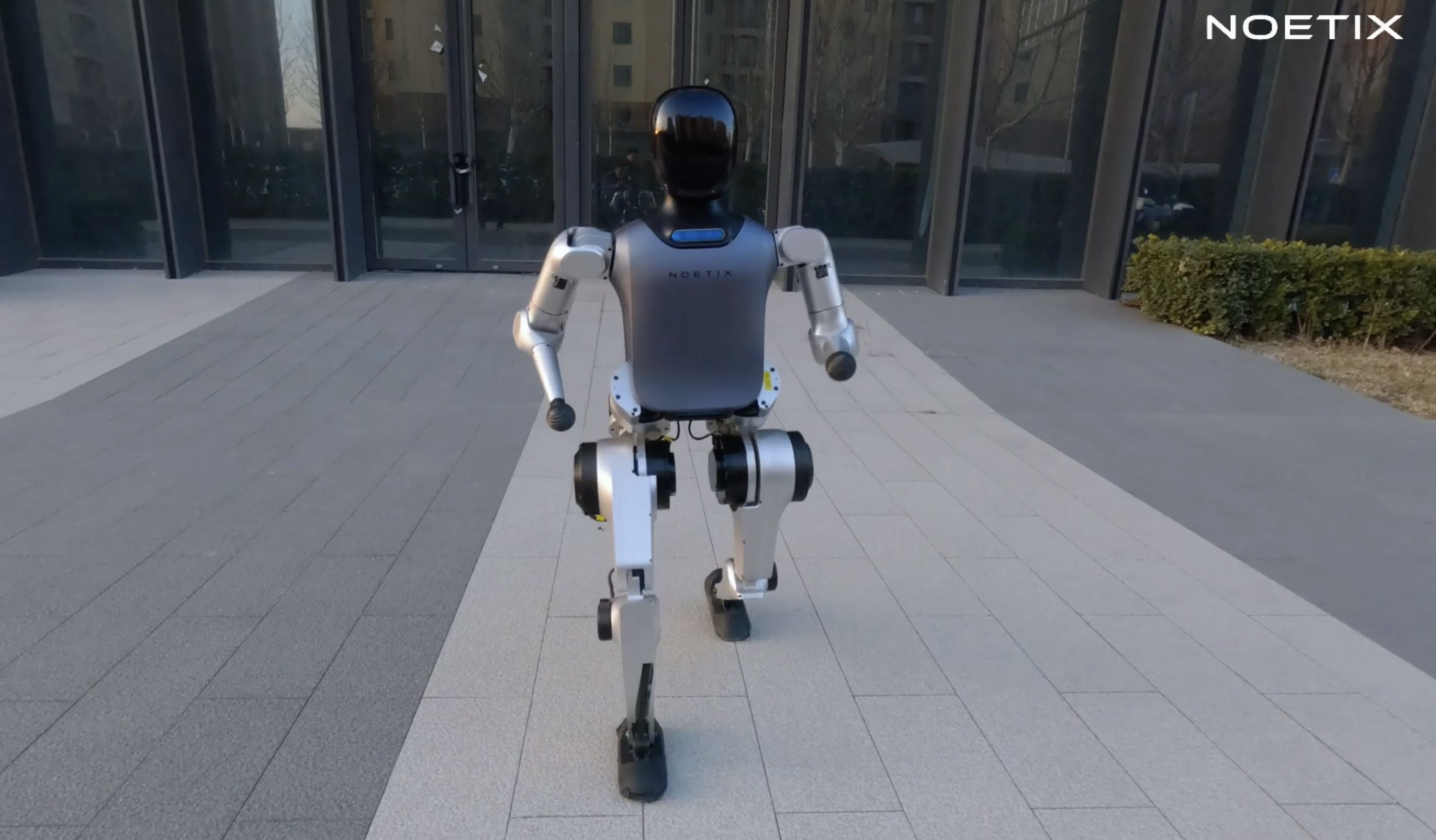 团队来自清华、浙大,可连续空翻的机器人完成数亿融资(图2) 团队来自清华、浙大,可连续空翻的机器人完成数亿融资(图2)