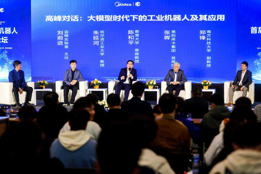 大模型时代，工业机器人如何破局？智能化挑战与人形机器人未来探讨(图1)