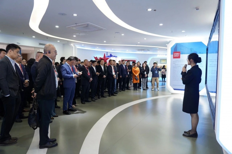 拓斯达智能双臂机器人亮相广东民营经济“新春第一会”(图3)