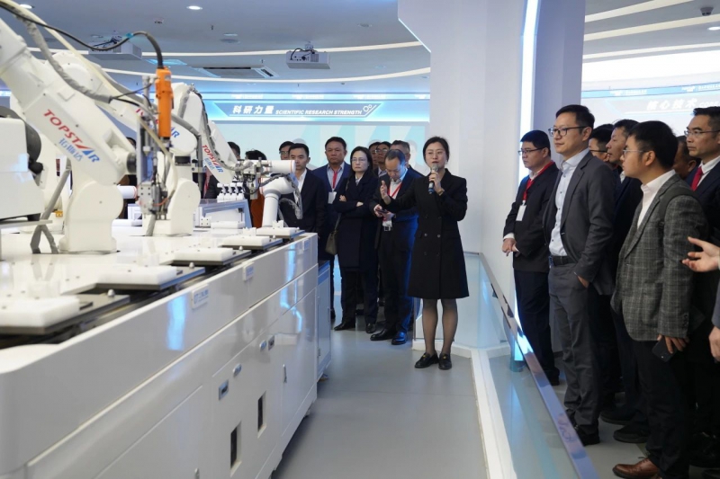 拓斯达智能双臂机器人亮相广东民营经济“新春第一会”(图4)