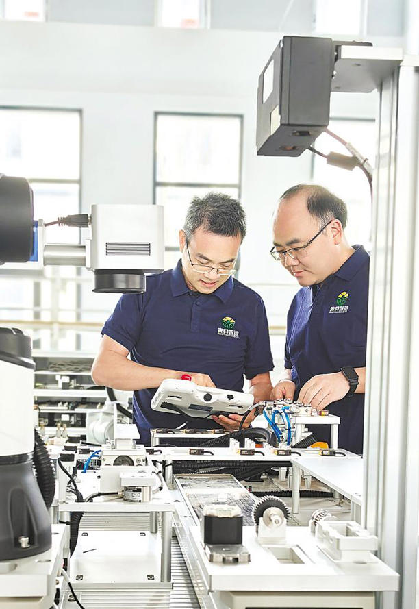 “智造”机器人走进50多所高校(图1)