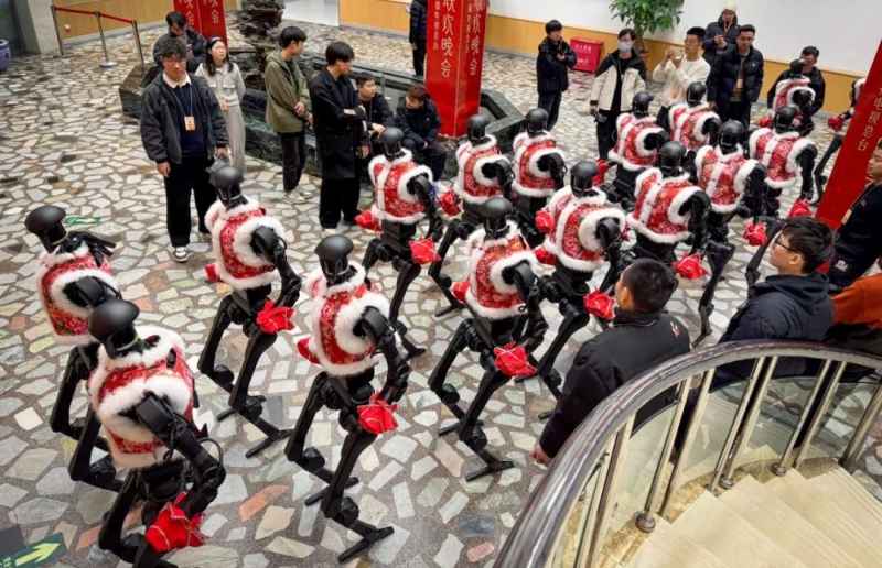 从新锐企业家到科技领军人物的飞跃，宇树创始人，那个座谈会上最年轻的人(图4)