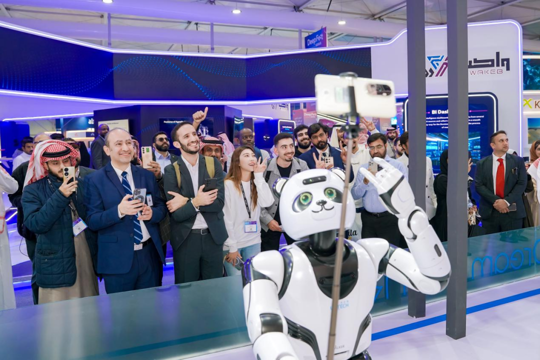 加码中东！优必选人形机器人亮相沙特LEAP 2025(图6)