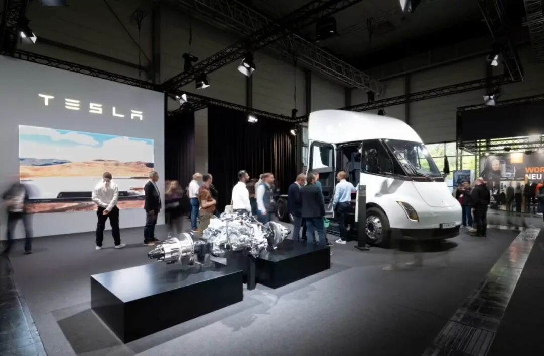 特斯拉 Semi 电动卡车工厂建设顺利，2026 年大规模量产(图1)