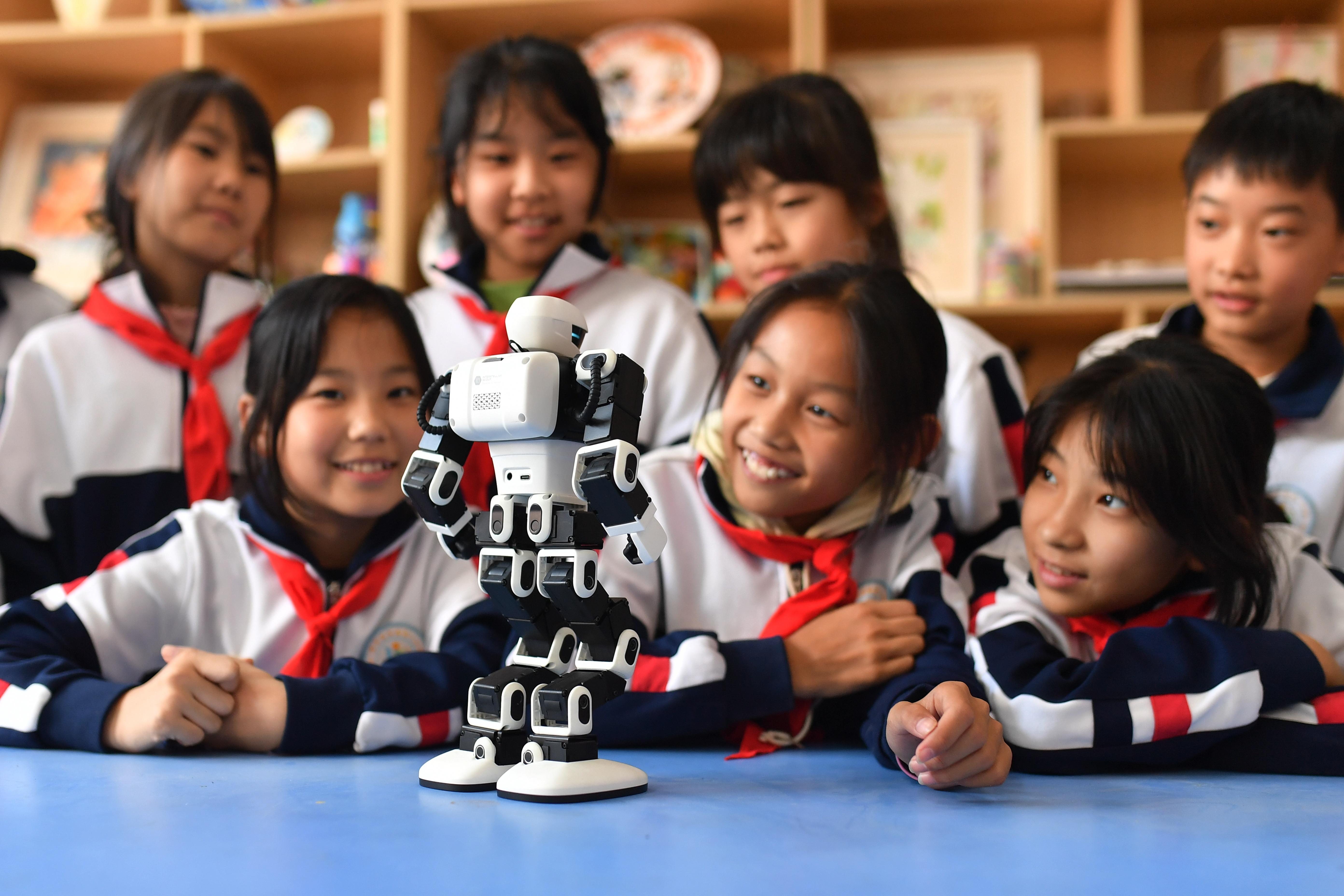 青岛：科普课堂“点亮”科学梦想(图1)