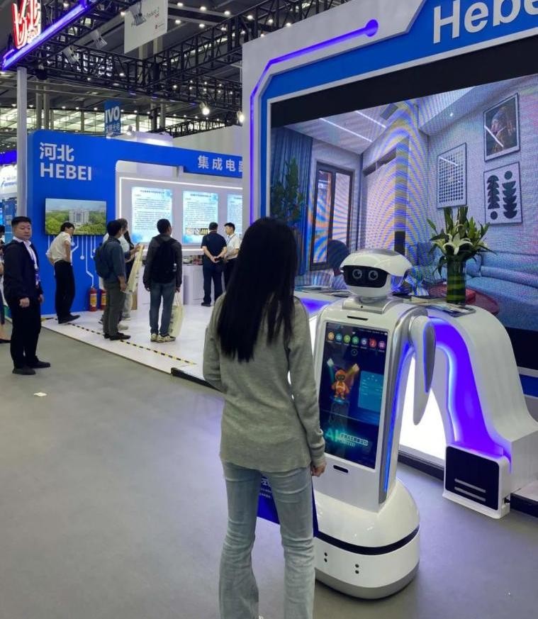 机器人员工惊现“我的阿勒泰”，各地展厅纷纷拉起小笨智能的小手(图3)
