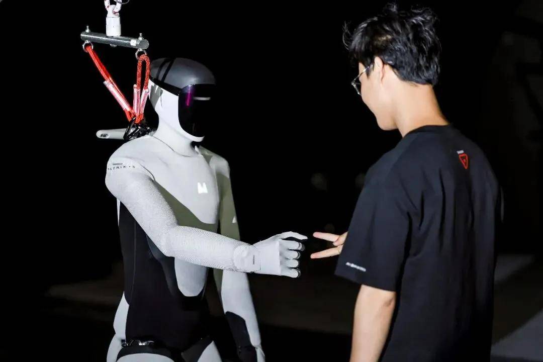 年产能1万，定价58万起，这家“特斯拉系”公司发布人形机器人(图1)