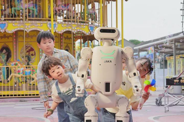 六一π仔乐园刷屏！当协作老兵发布1米22萌仔，节卡这张船票才刚检票(图2)